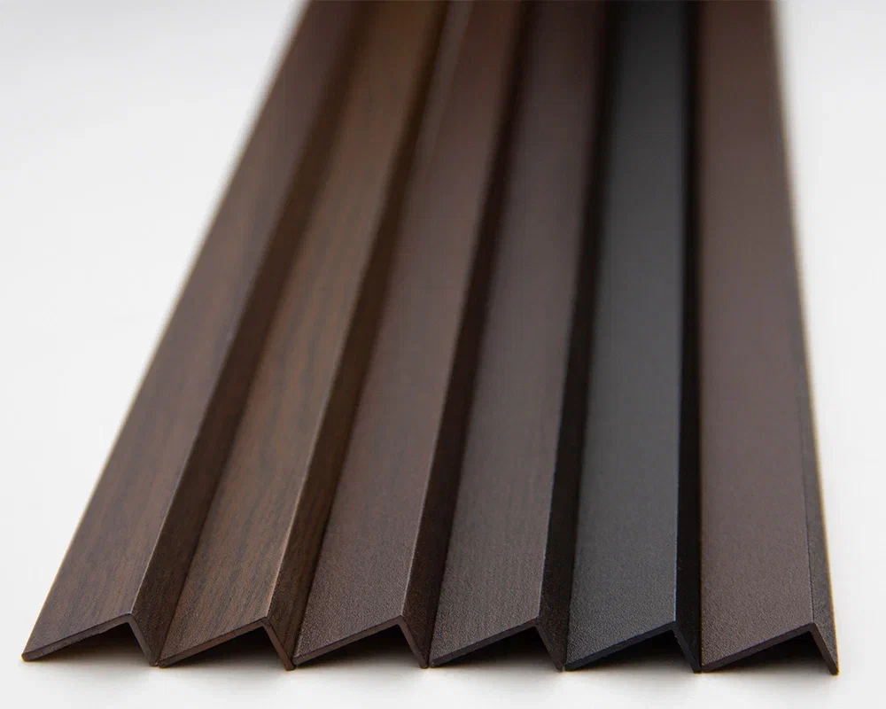 Угол декоративный 40х20 Уп 14-27.2700.515 Черный