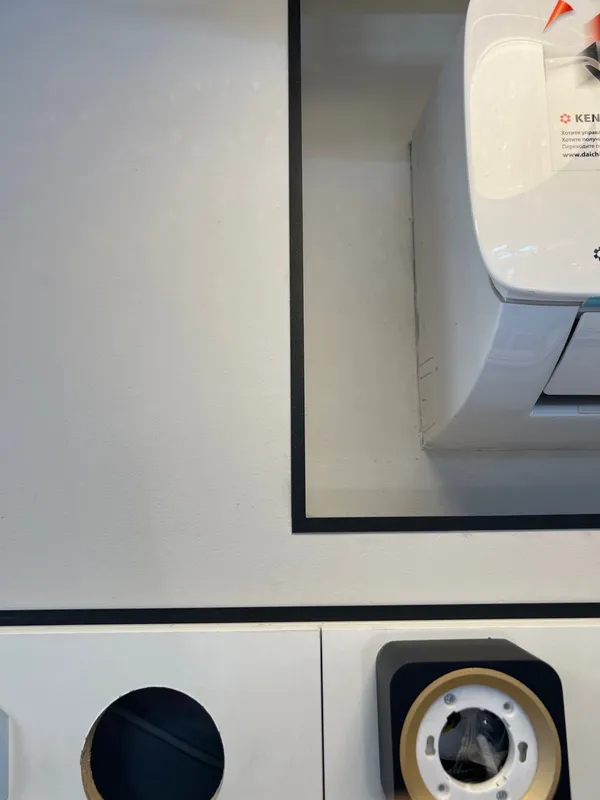 Угол декоративный 40х20 Уп 14-27.2700.515 Черный