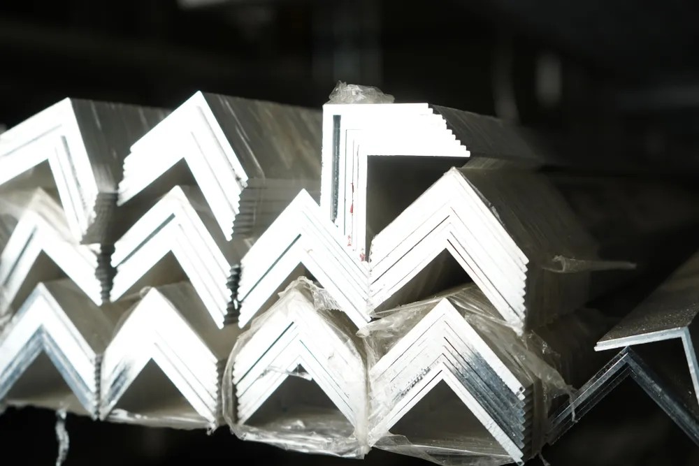 Уголок алюминиевый 10*10*1,2 мм 3,0м без покрытия