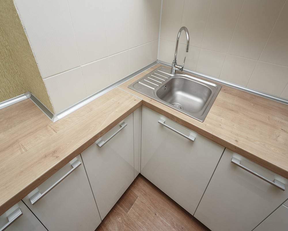 Плинтус для столешницы Алюминий 28*28мм 3,05м Серебро вогнутый