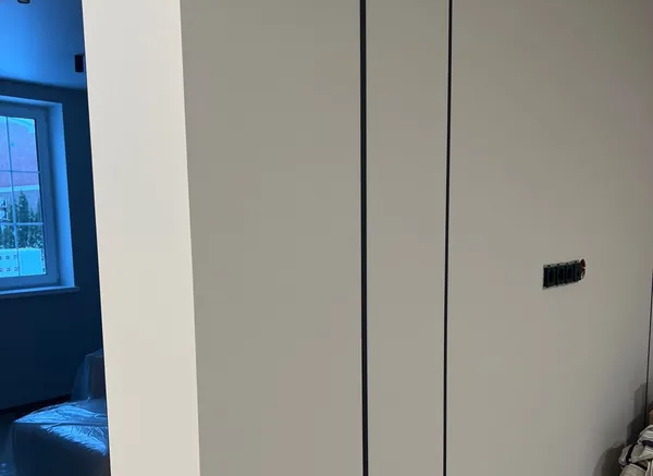 Полоса алюминиевая 20х1,5 мм черный/глянец 2,7 м