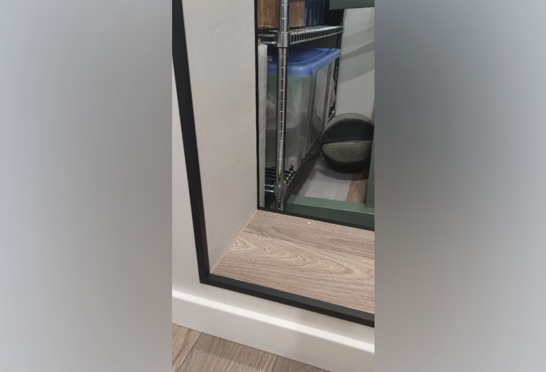 Угол декоративный 40х40 Уп 15-27.2700.515 Черный